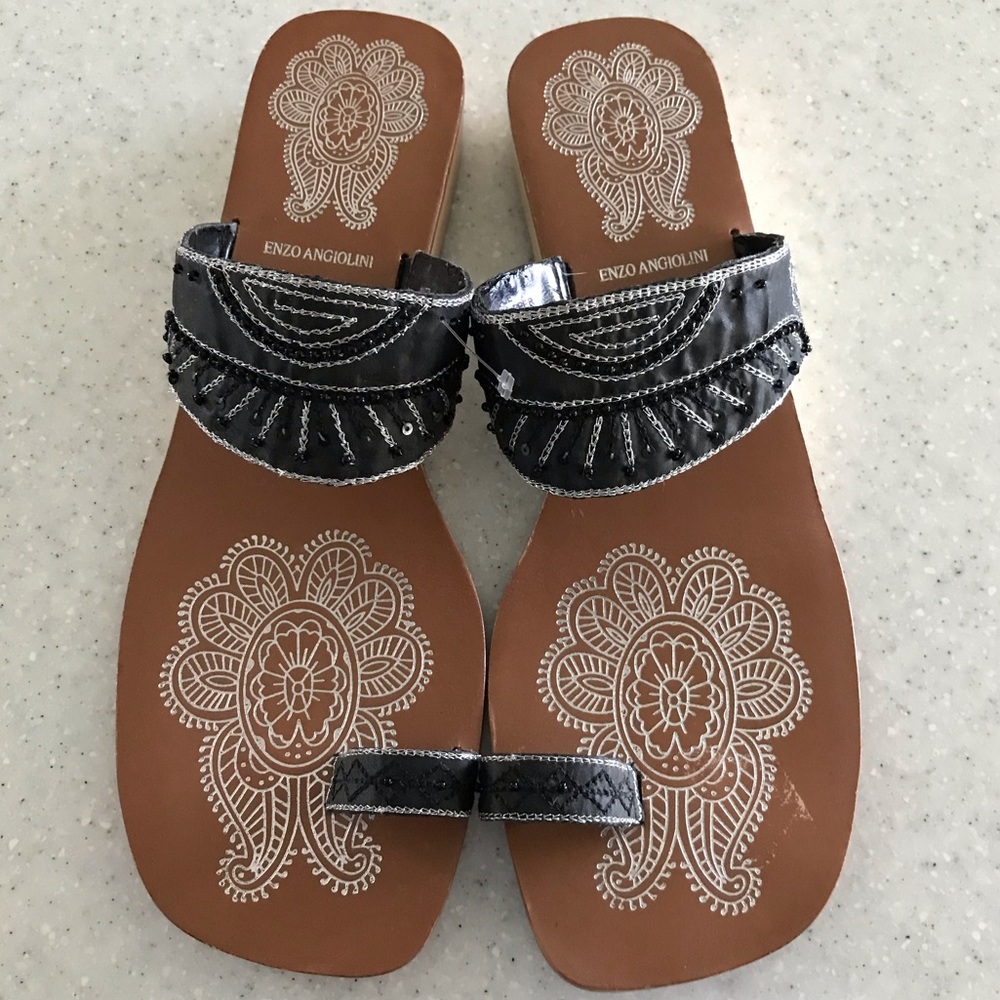 Enzo Angiolini black toe loop sandals detailed 10